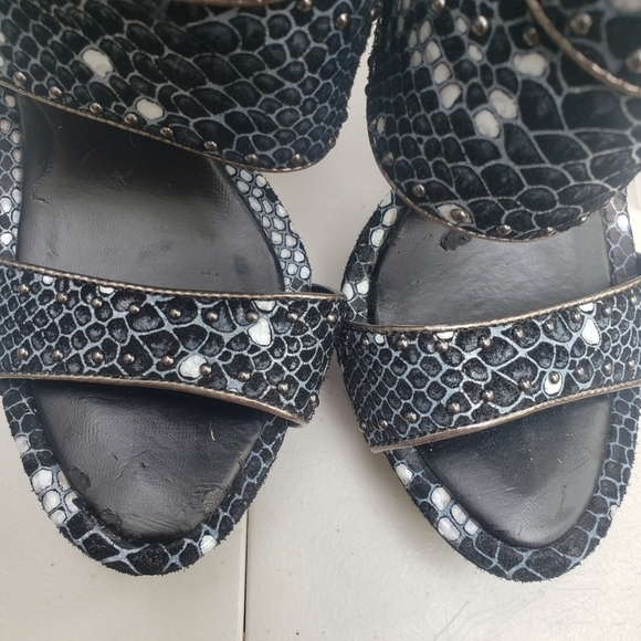 BCBGMaxAzria Freeda Cutout Studded Sandals Size 7.5 B - Picture 14 of 15